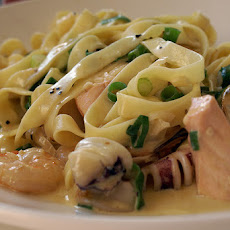 Seafood Fettuccine Alfredo Supreme