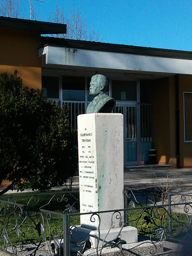 Statua Di Gianfranco Trevisan