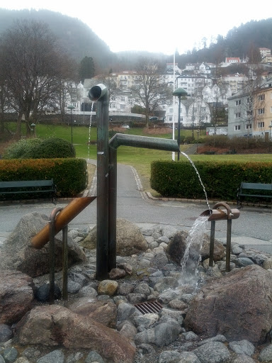 Tipping Fountain