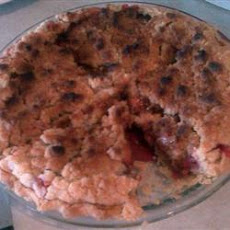 Crumb-Topped Strawberry Rhubarb Pie