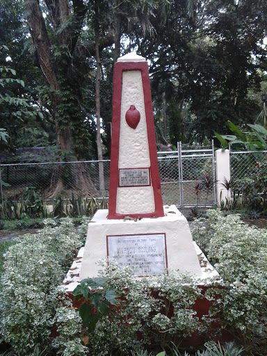 Vivencio Saulong Memorial Obelisk Tomb