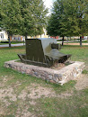 Памятник бронированному пулемету