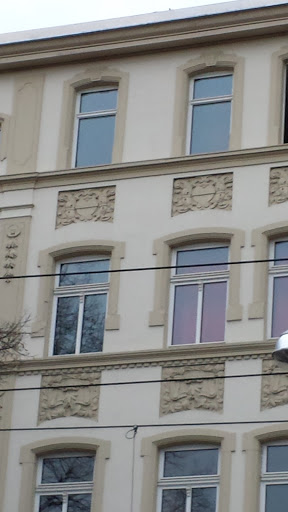 Leipziger Str, Stuckfenster