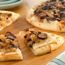 Caramelized Onion & Fig Mini Pizzas 