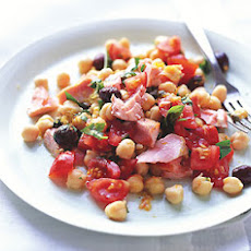 Fresh Salmon Salad with Chickpeas and Tomatoes