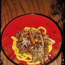 Beef Tips & Crispy Parsnip Threads With Horseradish Cream Sa