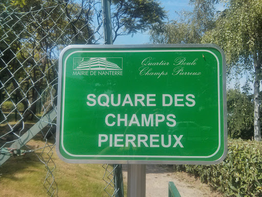 Square Des Champs Pierreux