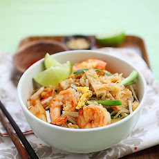 Shrimp Pad Thai On The Lighter Side