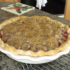 Strawberry Rhubarb Streusel Pie
