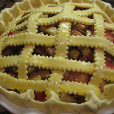 Rhubarb Strawberry Pie for a Potluck