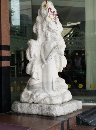 Flower lady Stone statue