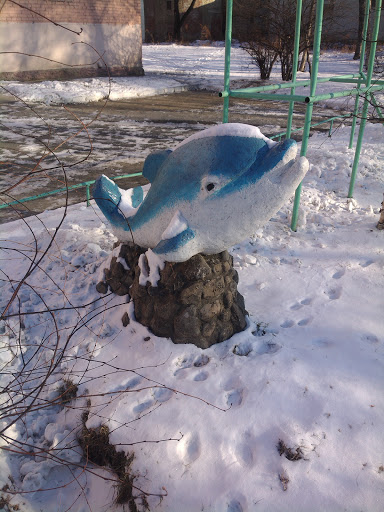 Статуя Дельфина