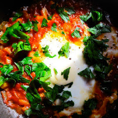 Shakshouka (Spicy Tomato Sauce Poached Eggs)
