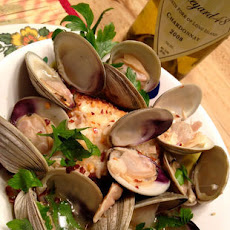 Zuppa di Clams With Savory Crouton