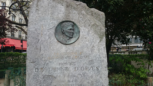 Etiennes D'Orves Statue 