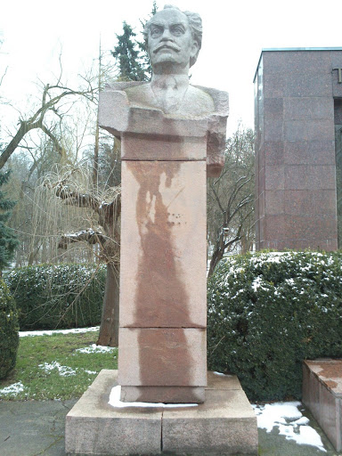Dimitrov's bust