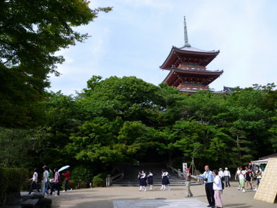 kiyomizu-dera pagoda from base