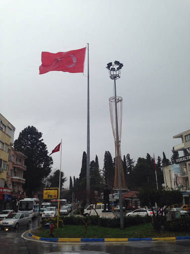 Buca Heykel Meydanı