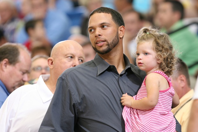 [0d95910b7d04e3d7f3795354890be02b-getty-81648347_mm032_spurs_jazz[4].jpg]