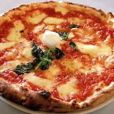 Margherita Pizza (Pizza Margherita)