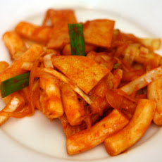 Dinner Tonight: Stir Fried Rice Cake with Gochujang Sauce