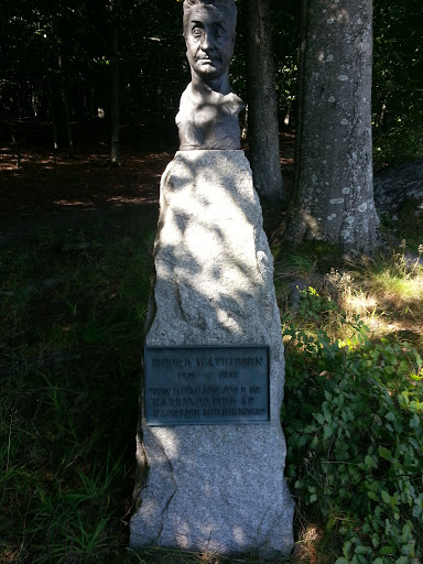 Sigurd Mathiesen Statue