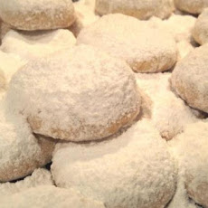 Kourambiedes (A Greek Christmas Cookie)
