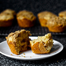 Whole Wheat Rhubarb Streusel Muffins