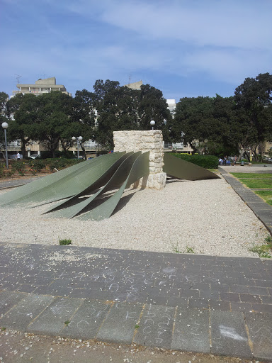 Holon Memorial