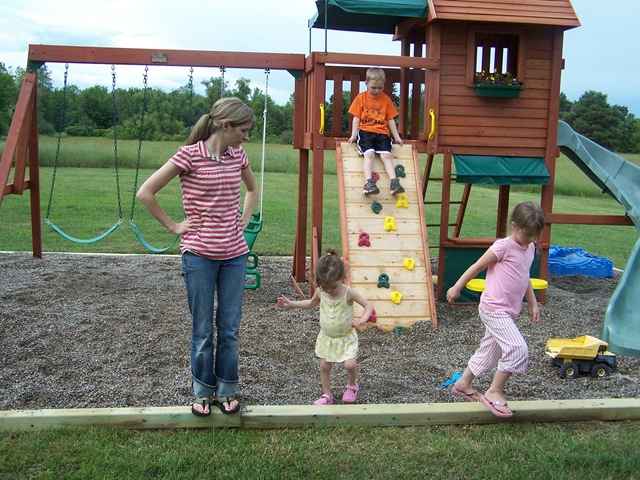 [kidsplaying[4].jpg]