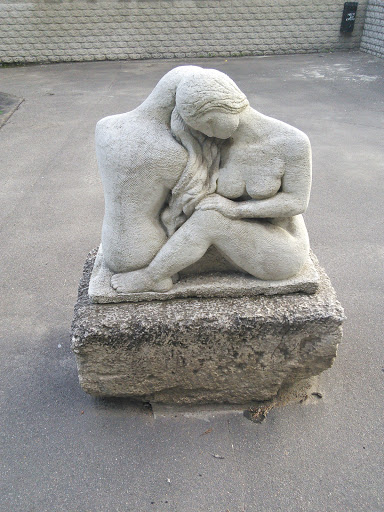 Статуя двух