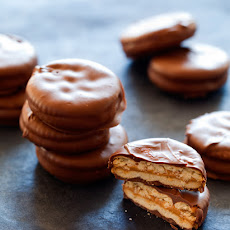 Chocolate Covered Peanut Butter Ritz Sandwiches