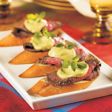 Steak Crostini with Avocado-Horseradish Mayonnaise