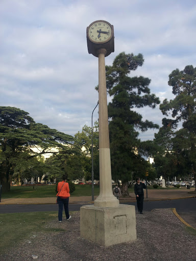 Reloj Del Bvar. Oroño