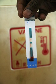 [Een Negatief HIV-resultaat - Foto Julius Mweku IRIN[3].jpg]