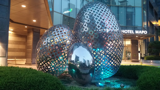 Lotte City Hotel Mapo Sculpture
