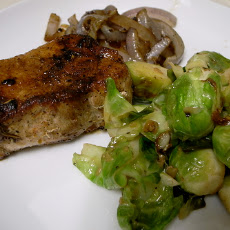 Skillet Pork Chops With Beer and Garlic