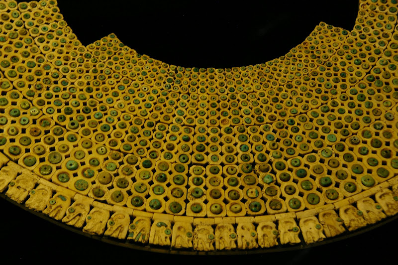 Necklace, Larco Herrera Museum. Click here for our second album of pictures.