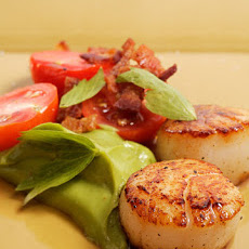Seared Scallops with Bacon, Tomato, and Avocado Puree