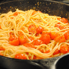 Spaghetti with cherry tomatoes and pecorino cheese