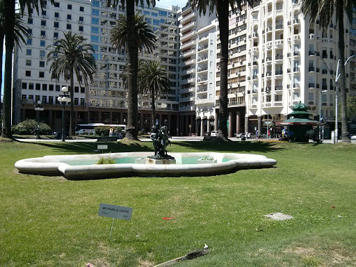Segunda Fuente En Plaza Independencia 