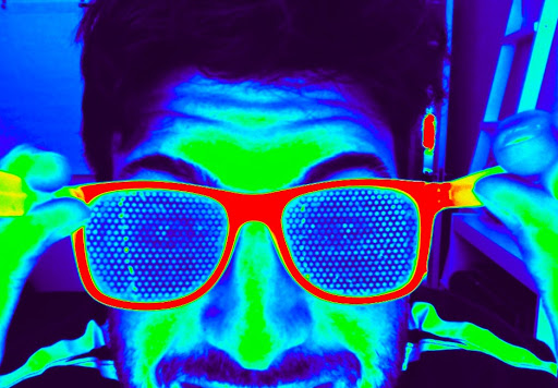 Gafas estenopeicas de Nacho Martí