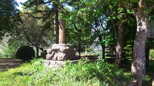 Monumento Al Árbol De La Salud