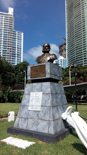 Estatua Miguel Grau