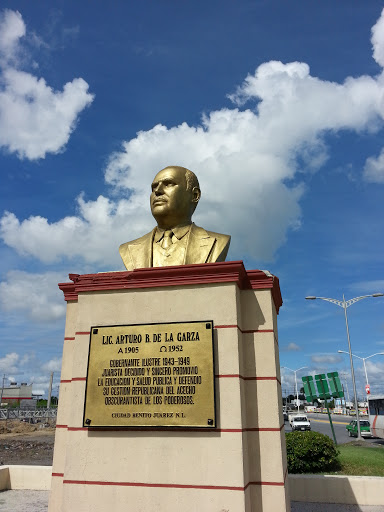Busto Arturo B De La Garza