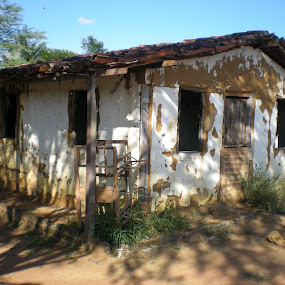 Velha casa (old house) by Anderson Soares - Travel Places