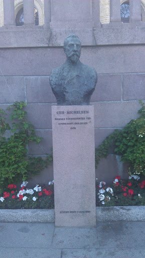 Christian Michelsen Statue