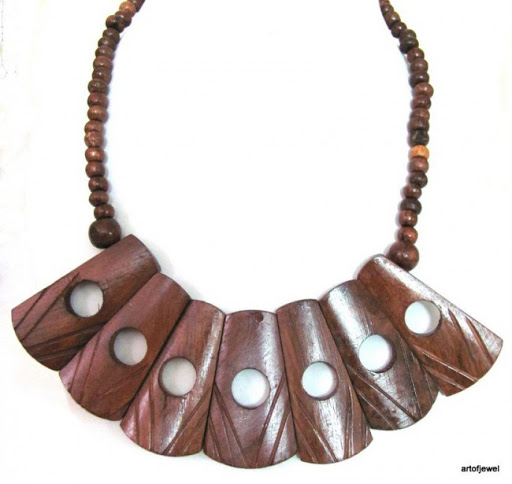 Collar de madera