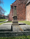 Denkmal an der Kirche Heiligenhafen