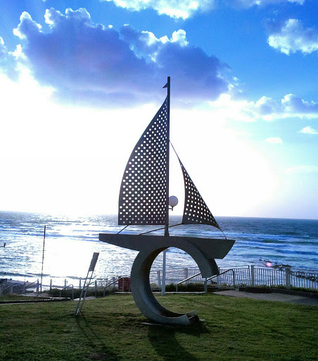 פסל של בת ים